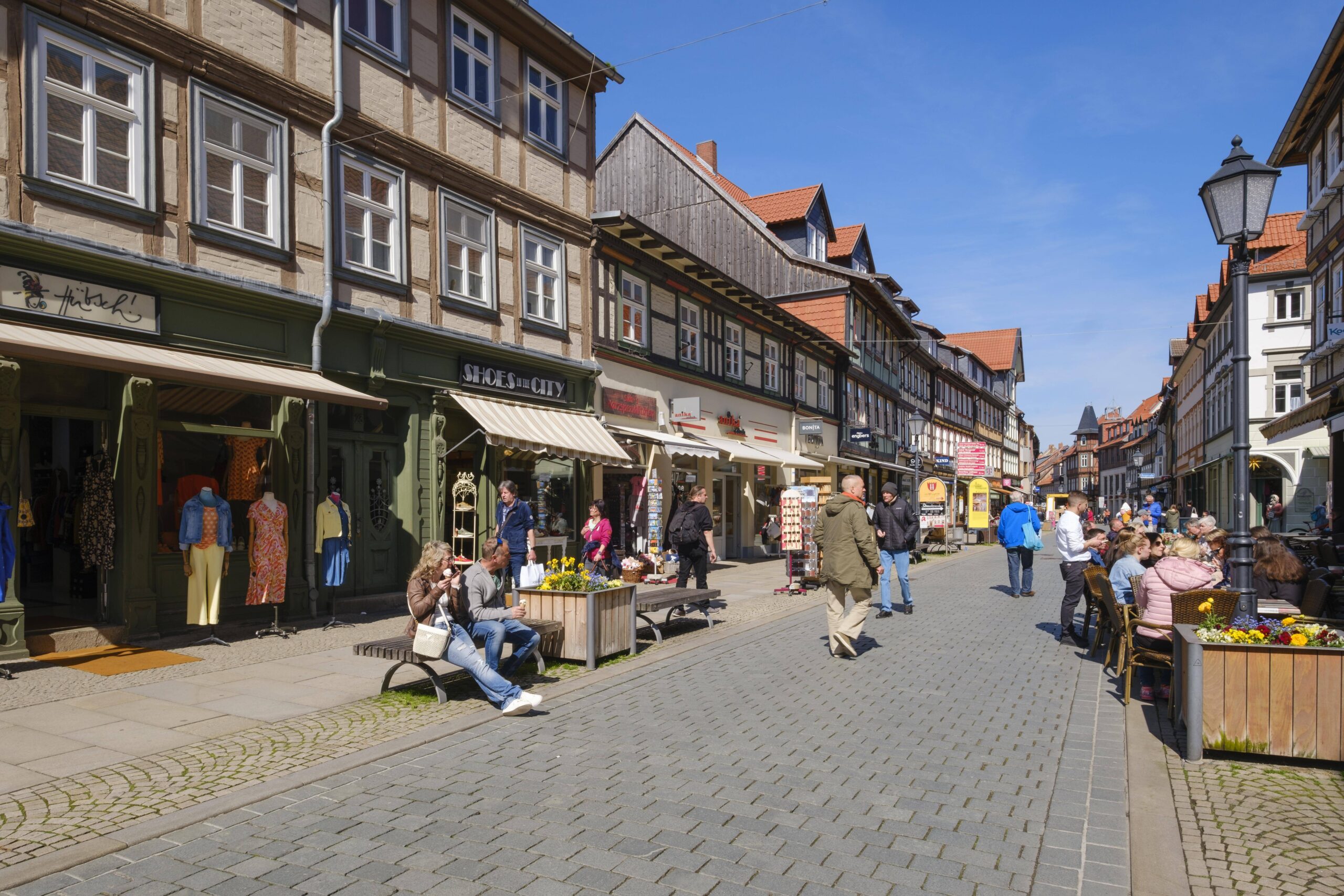 In der Altstadt von Wernigerode wartet eine Vielzahl von individuellen Geschäften auf die Besucher. Foto: Imago/imagebroke